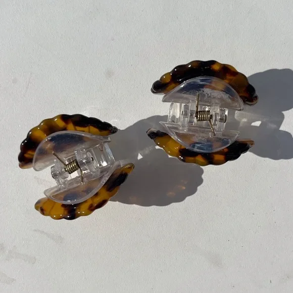 Valet Studio ‘Ursula’ She’ll Clips Tortoise - Picture 3 of 6